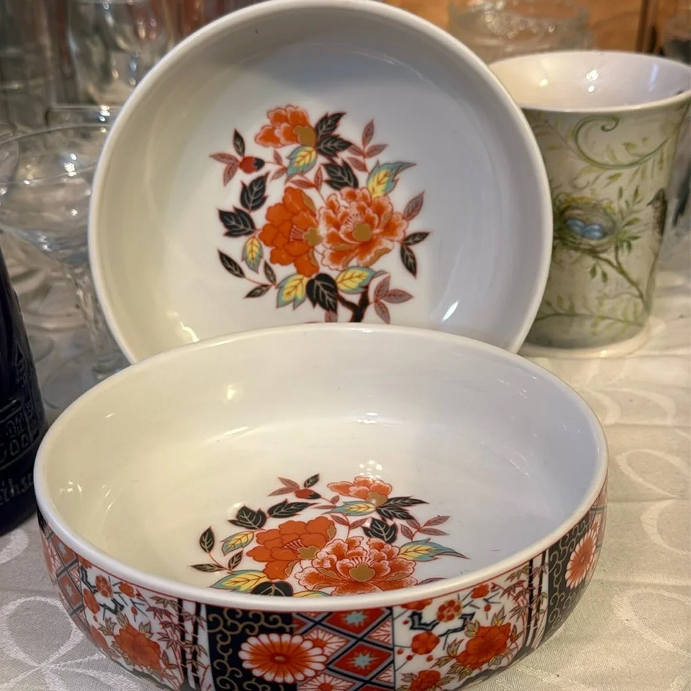 Set of 2 Asian Inspired Floral Design Bowls